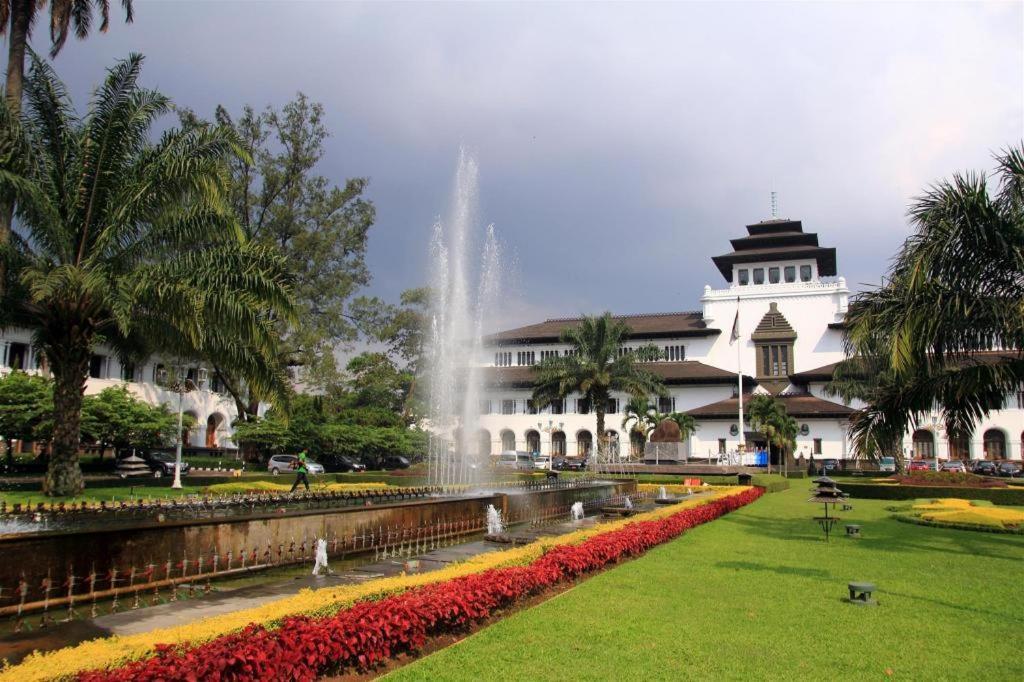 Zodiak Kebon Jati By Kagum Hotels Bandung Esterno foto